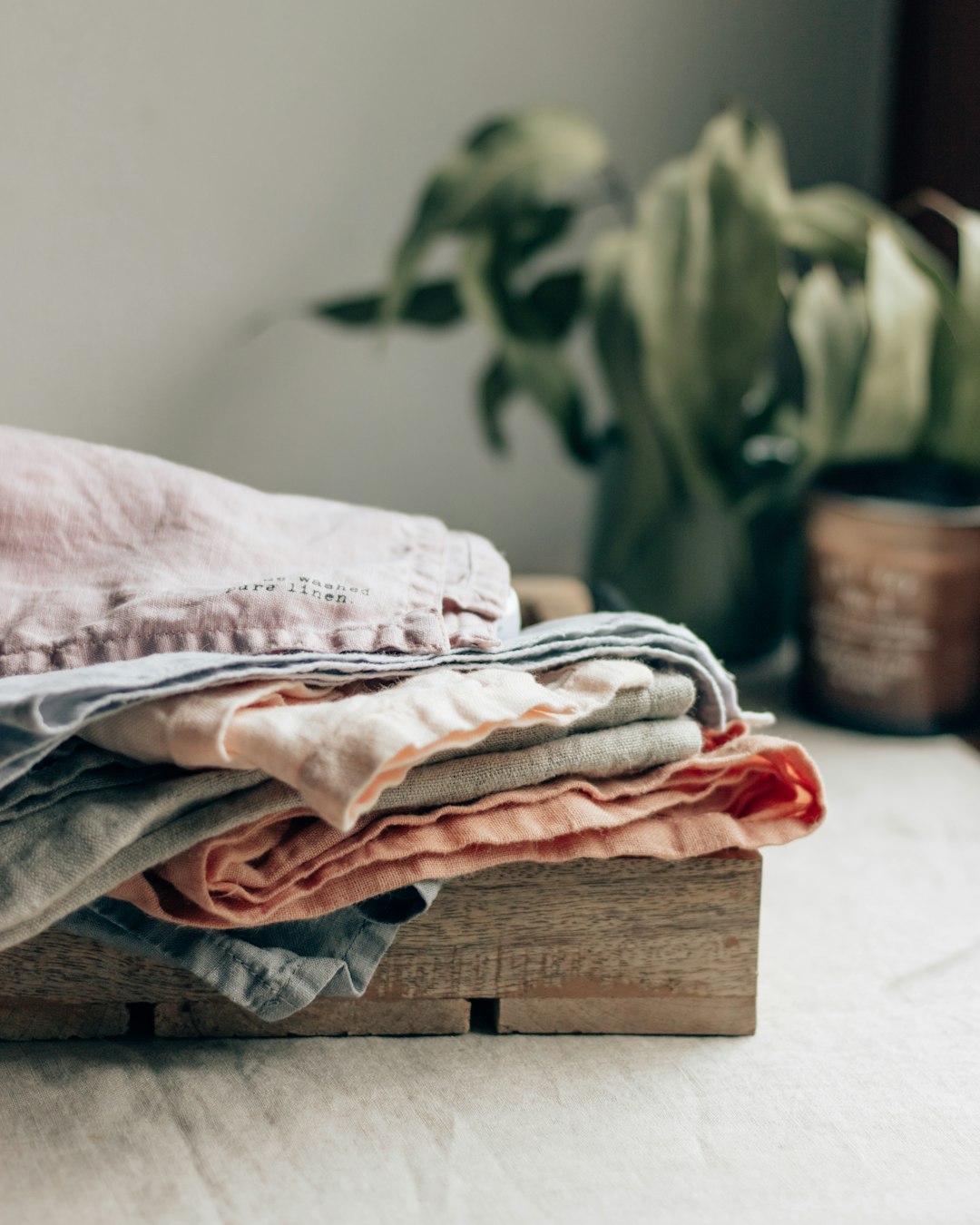 Linge en lin lavé aux teintes naturelles